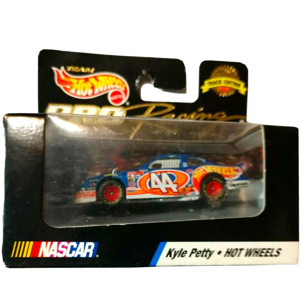 🆕Hot Wheels Pro Racing Track Edition Kyle Petty 1:64 Scale NWT